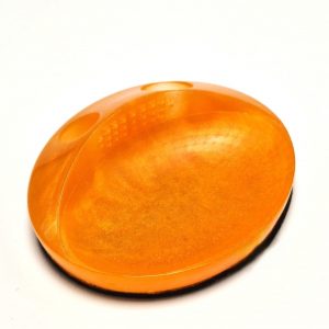 Orangener BongBuddy 4-in-1 Bonghalter mit Tray, Grinder, Feuerzeughalter und Bongkopfhalter – stabil und stylisch